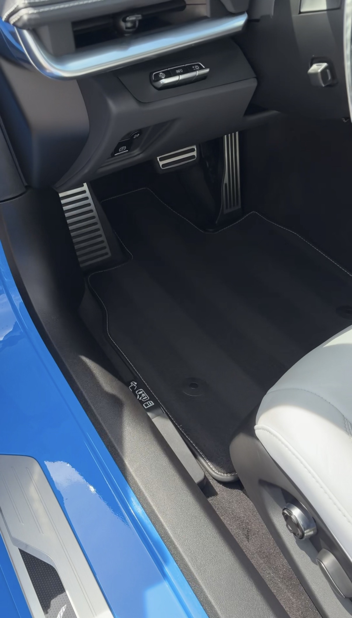 Corvette footwell detail